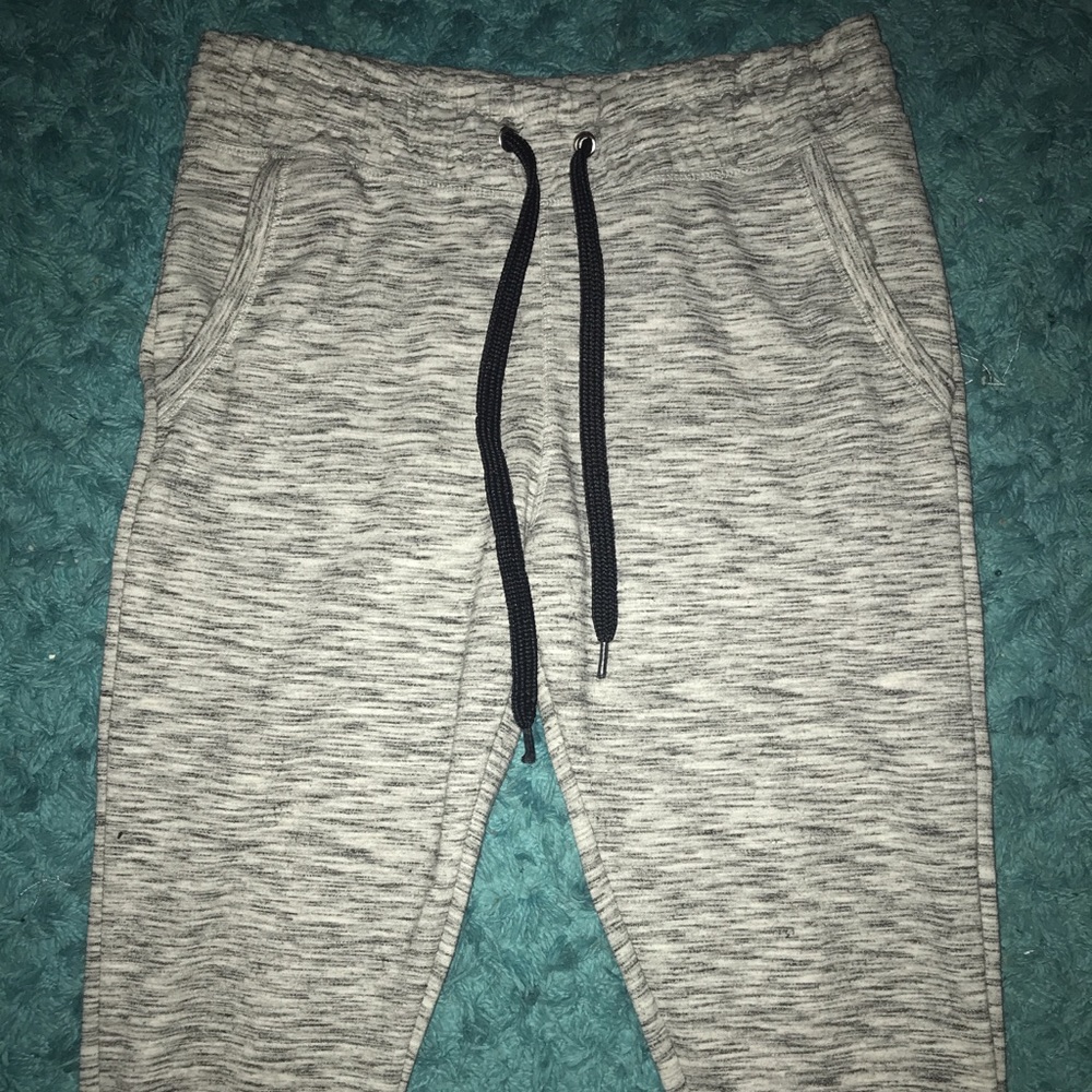GREY SWEATPANTS